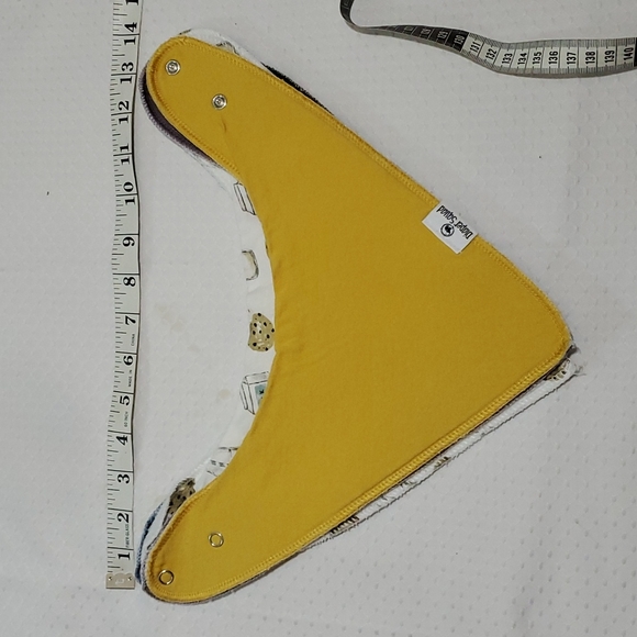 BIBS-Bundle 5 Washable Infant Bibs. Mixed Tags-Snap Closures - Picture 13 of 15